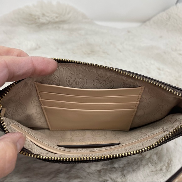 Michael Kors Jet Set Large Wristlet Brown - Picture 4 of 12